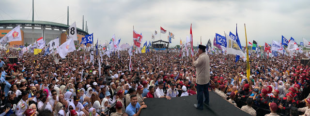 Dilarang Didalam Stadion Pakansari, Kampanye Prabowo Dipenuhi Lautan Massa