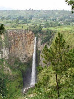 Ini dia 10 curug tertinggi dan terindah di indonesia 