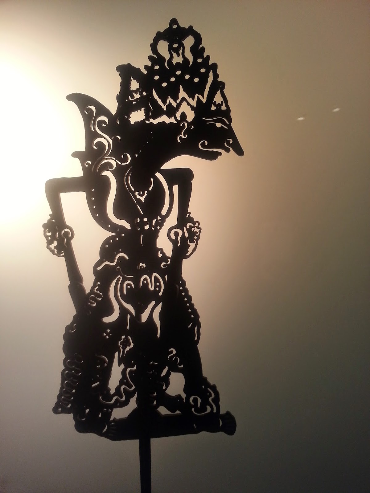 Wayang Menak pertunjukan tradisional di tengah komunitas lokal
