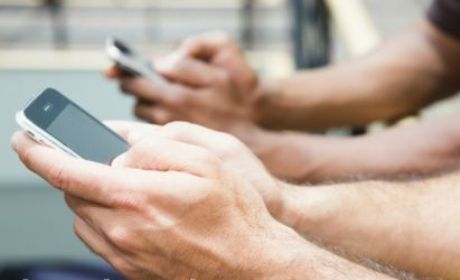 Hukum Membawa Gadget atau HP Berisikan Al-Qur'an ke Dalam Toilet?