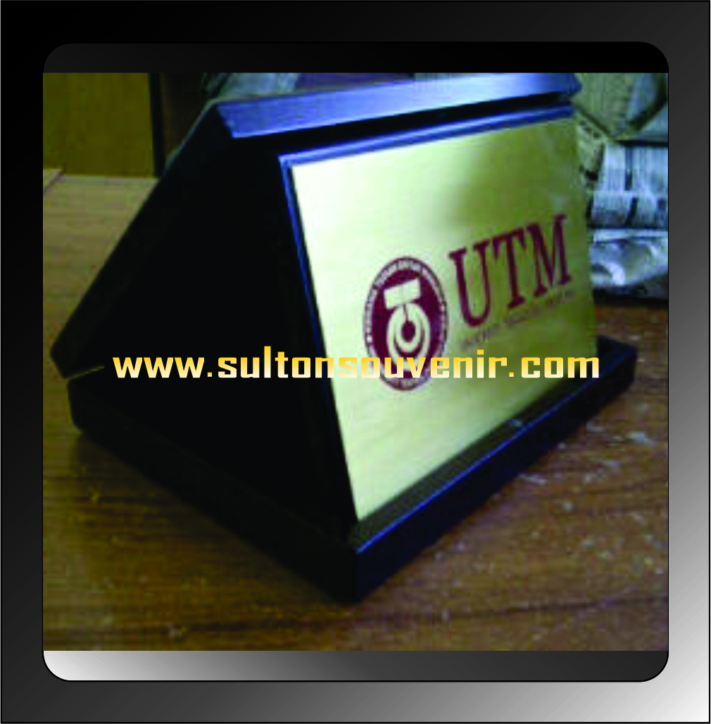 gantungan kunci,lampu benang,pin,plakat kayu,plakat fiber,plakat gravir
