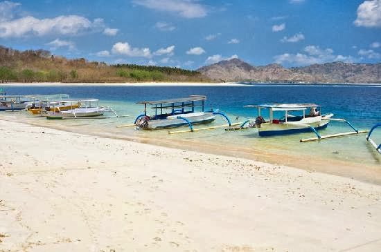 MENIKMATI TENANGNYA GILI NANGGU