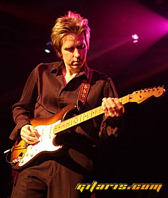 5-gitaris-terhebat-didunia