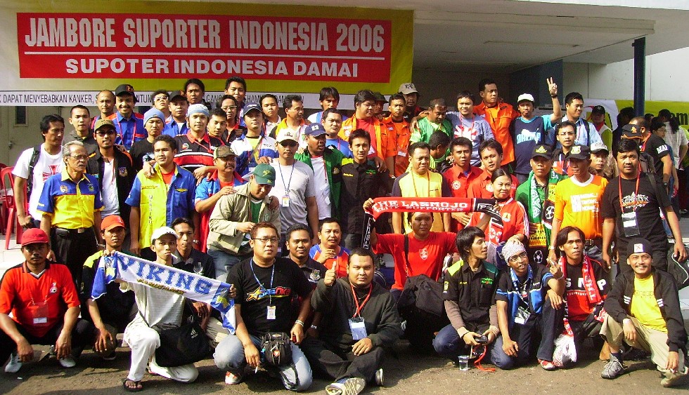 6 Alasan Kenapa Anda Masih Harus Menonton Sepakbola Indonesia di Stadion