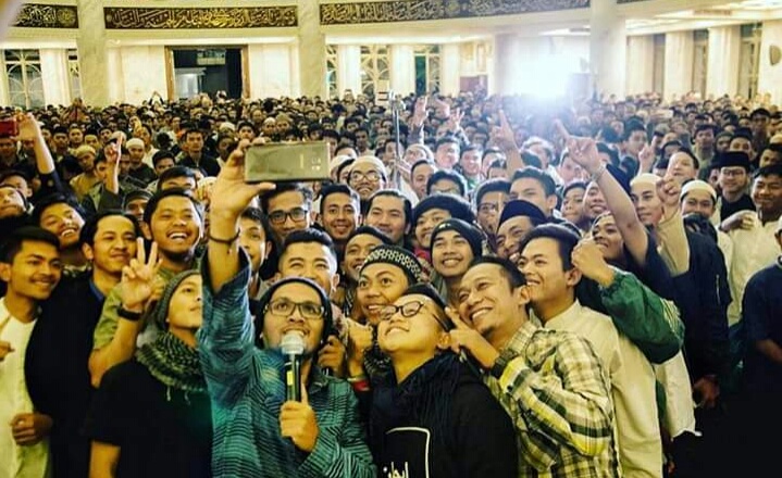 Dari Botaq Sampai Hapus Tato, Komunitas Anak Muda Bandung yang Berbau Surga
