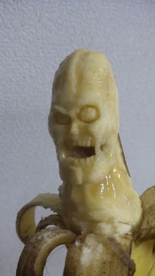 Seni Ukir Dari Buah Pisang