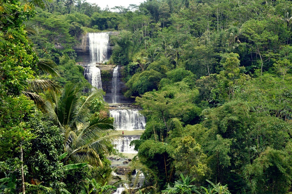 Yang suka Travelling masuk, Air Terjun Indonesia yang Jarang Dikunjungi Orang