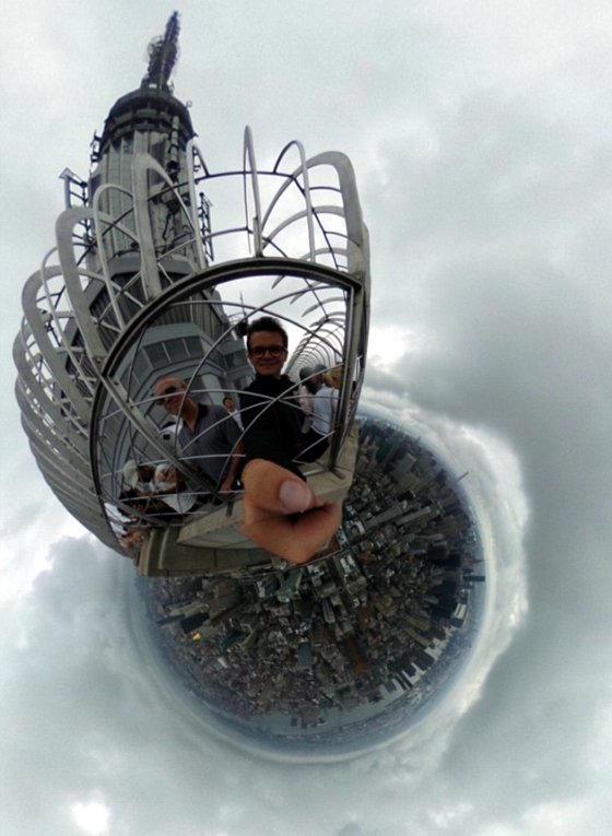 Foto Selfi 360 Di Puncak Gedung Empire DI New York
