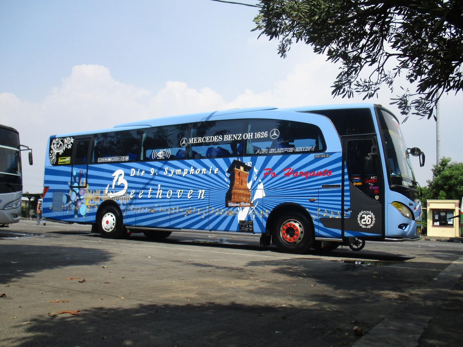 Inilah Bus-Bus "Raja Jalanan" Indonesia