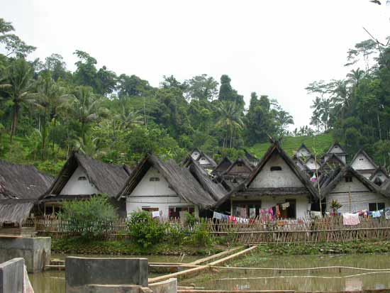 7 Kampung Unik Di Indonesia
