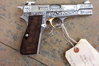 Wow! Saddam Husein Kolektor Senjata Emas