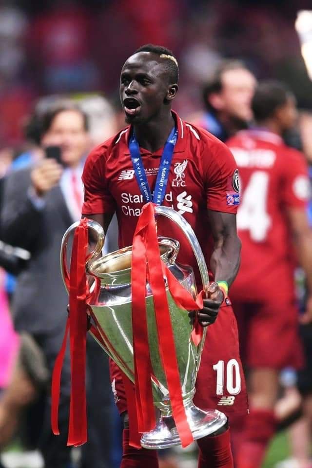 Sadio Mane Sering Nyamar Jadi Orang Biasa Saat ke Masjid, Bersihkan Toilet