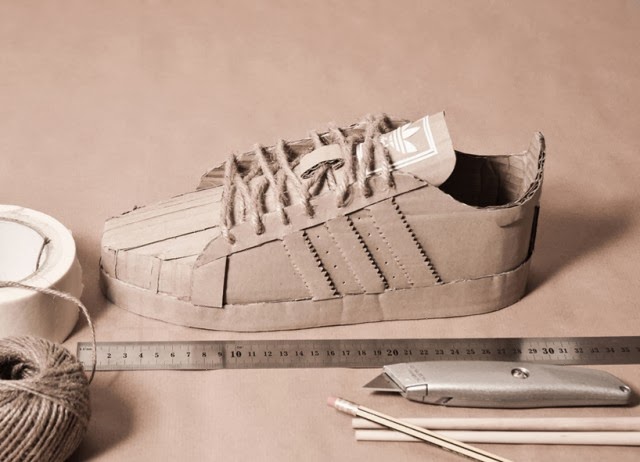 Replika Sepatu Adidas dari Kertas Karton Bekas
