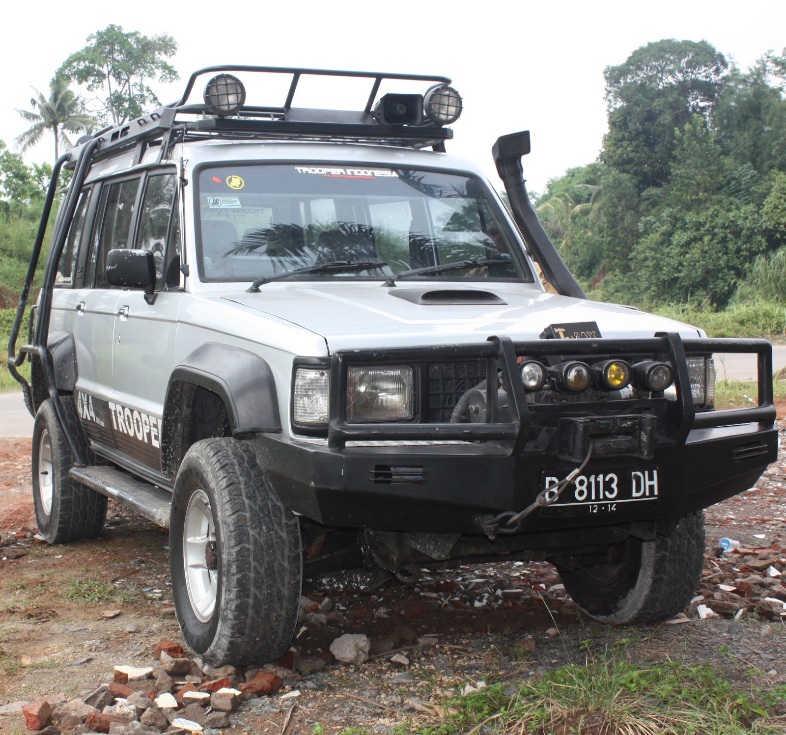 DIJUAL CHEVROLET TROOPER DIESEL 4JG2T - WARNA SILVER TAHUN 1994 - 5 PINTU