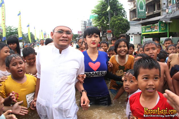 &#91;Ngarep jdi ibu negara&#93; Jika Dipilih Jadi Tim Sukses Prabowo, Jupe Akan Mandi Kembang