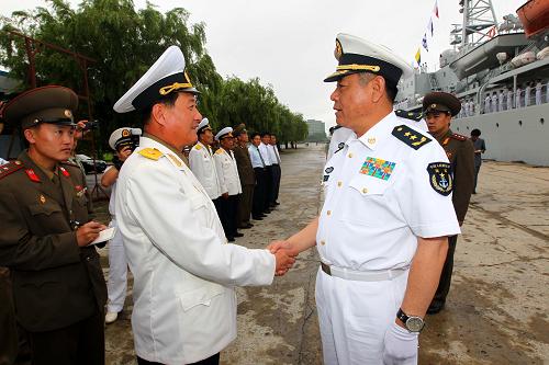 Korut Memamerkan Alutsistersnya ke PLA Navy Yg Sedang Berkunjung