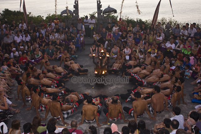 Tari Kecak dan Api Uluwatu, Kolaborasi Spektakuler Alam dan Budaya