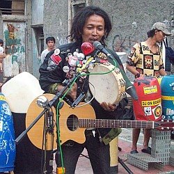 Pengamen Mancanegara vs Pengamen Lokal