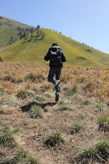 Perbandingan Bromo Musim Kemarau dengan Musim Penghujan