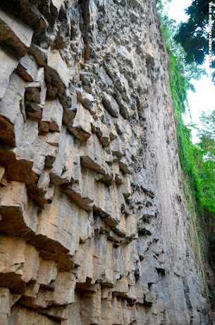 Batu Dinding Kilo Tiga, Amurang - Minahasa Selatan