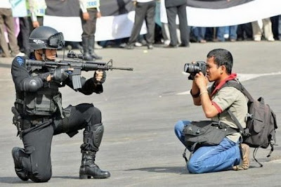 Mereka akan Melakukan Apa Saja demi Foto Terbaik &#91;FULL PICT ++&#93;