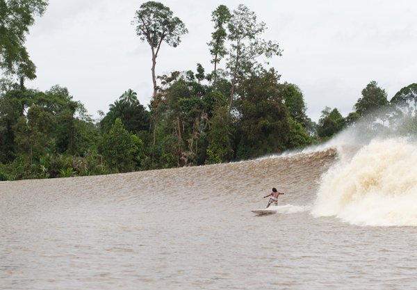 Sungai Kampar: Dahsyatnya Gelombang Tujuh Hantu di Riau