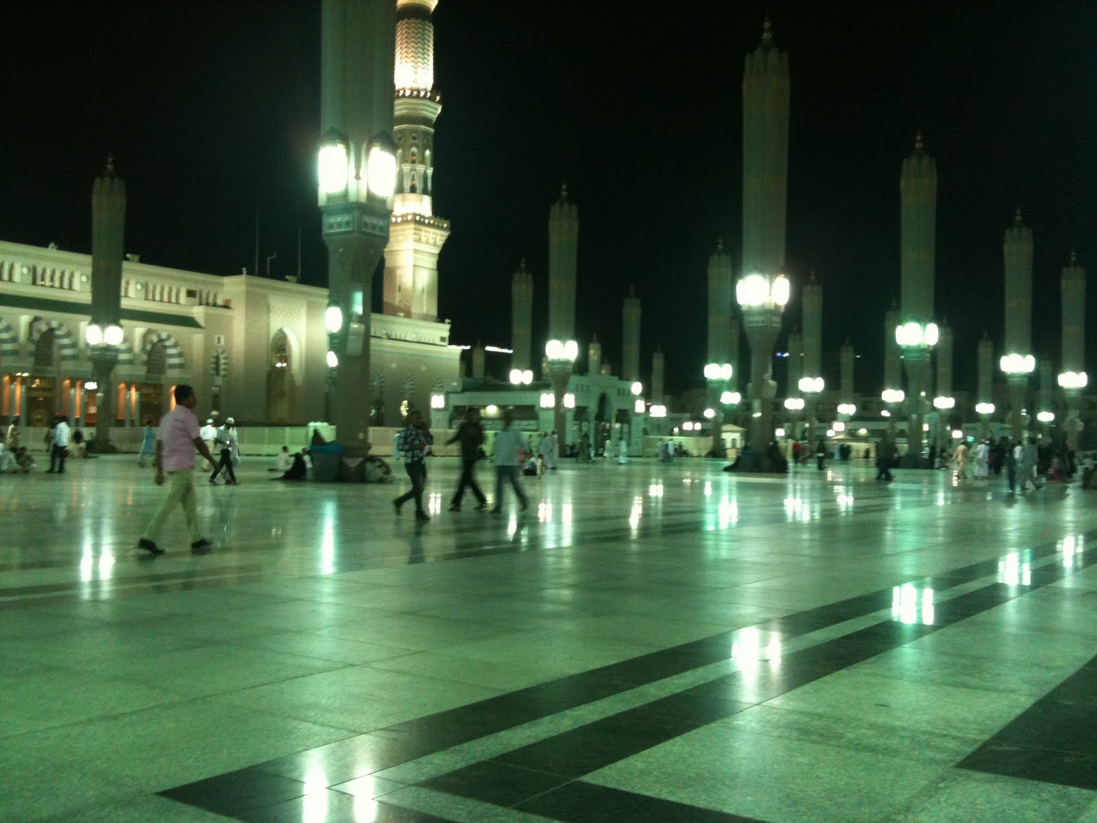 MADINAH AL MUNAWWARAH ( Kota dengan banyak gelar )