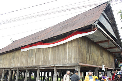 menengok uniknya gang pertenunan,pusat produksi sarung sutra samarinda