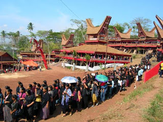 10 RITUAL PEMAKAMAN UNIK DI DUNIA