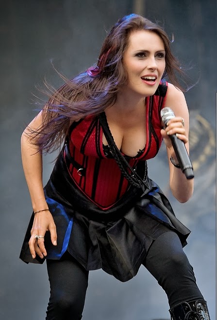 5-vokalis-metal-tercantik--sekseh