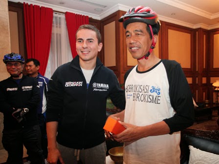 6 ALASAN KENAPA HARUS JOKOWI