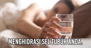 Setelah Bangun Tidur Yuk Minum Air Putih, Nih khasiat nya!