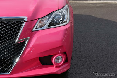 Toyota Crown Athlete Pink Limited Edition di Jepang