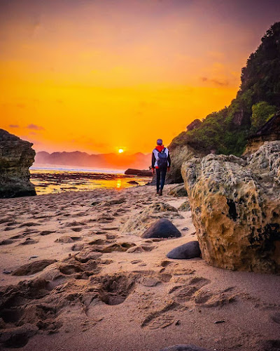 Pesona Keindahan 5 Pantai Terbaik di Pacitan - Jawa Timur