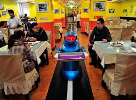 Uniknya Restoran Robot di Harbin, China