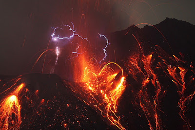 Volcanic Lightning, fenomena petir di atas letusan gunung berapi :cool