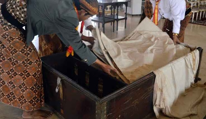 Wayang yang Terbuat dari Kulit Manusia