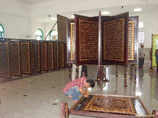 Al-Quran Pahat Terbesar ada di Indonesia