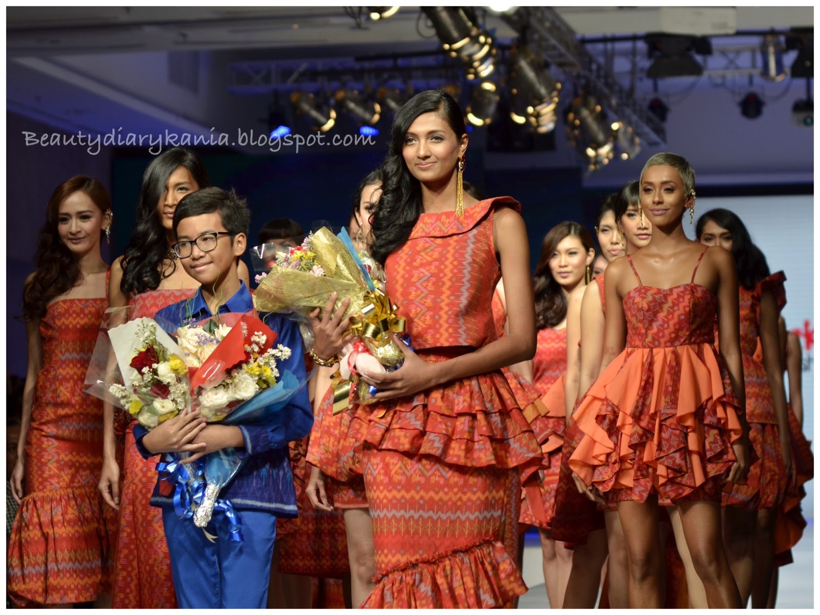 fashion-extravaganza--pesona-tenun-indonesia-dalam-jfff-2014
