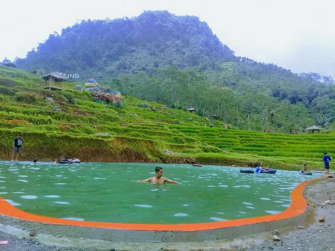 &#91;CoC Regional: Lokasi Wisata&#93; Wisata Pagubugan, Nyemplung di Tengah Sawah