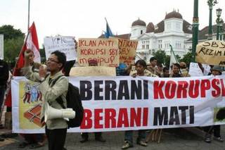 Pengumuman Institusi Terkorup Parpol Protes Seskab