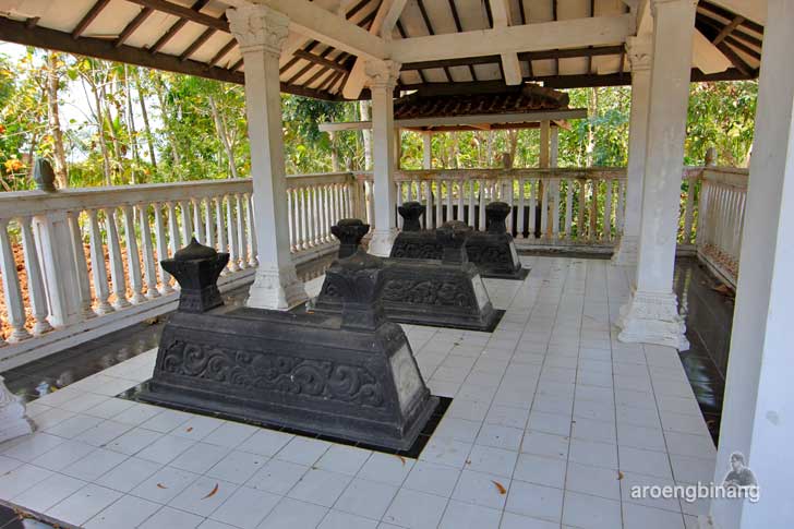 &#91;CoC Regional: Lokasi Wisata&#93; Kompleks Makam Yudanegara II Banyumas