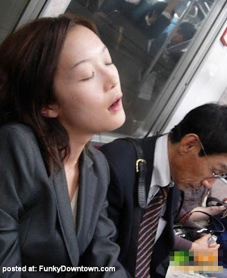 Pose Tidur Unik (Pic++)