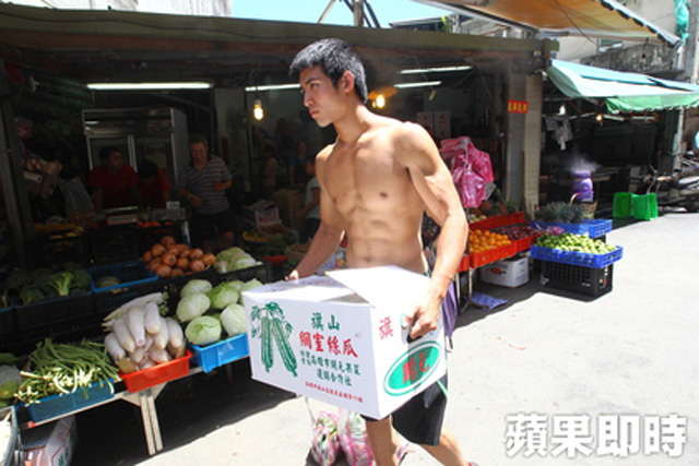Heboh Para Penjaga ganteng dan berbadan sexy di Taiwan