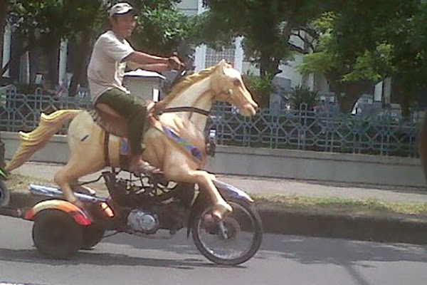 Kejadian yang Hanya Bisa Kamu Lihat di Jalanan Jakarta