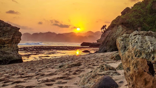 Pesona Keindahan 5 Pantai Terbaik di Pacitan - Jawa Timur