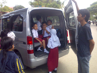 SEKOLAH JALAN KAKI DI NEGERI JEPANG