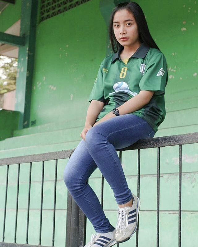 Deretan Foto Wanita Cantik Suporter Dari Berbagai Klub Peserta Shopee Liga 1