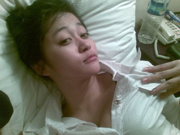 Cewe ababil mabok di kamar hotel