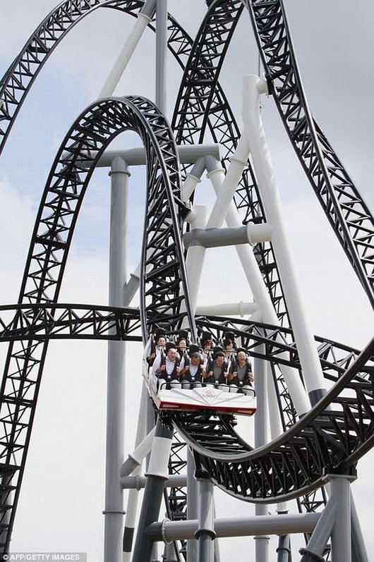 Roller Coaster Paling Curam Sedunia dari Jepang